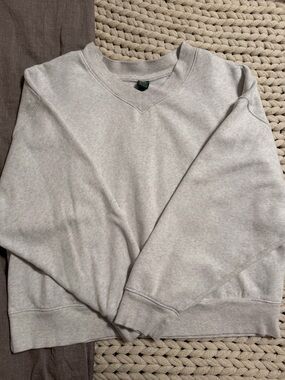 V-Neck Sweater - Light Gray
